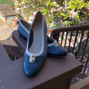 Vintage Salvatore Ferragamo 10 A2